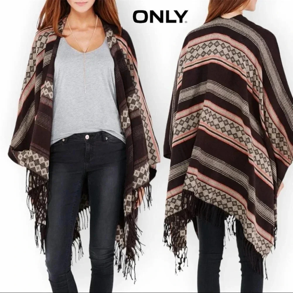 ONLY Ibeline Poncho - Geo-Tribal Cape in Brown
